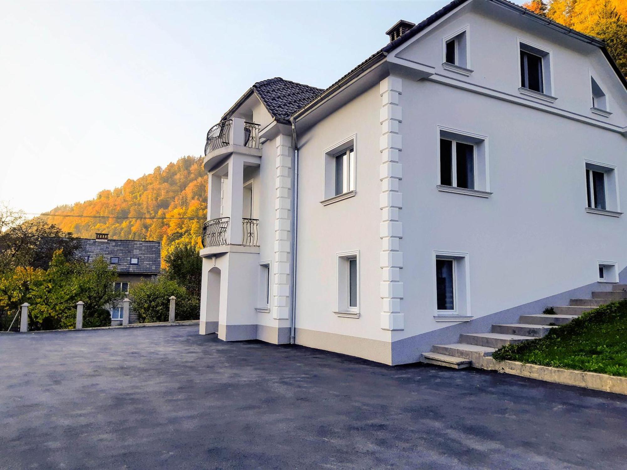 Villa Hillside Apartment Jesenice Buitenkant foto