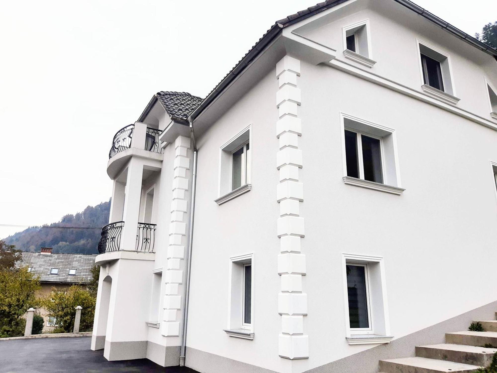 Villa Hillside Apartment Jesenice Buitenkant foto