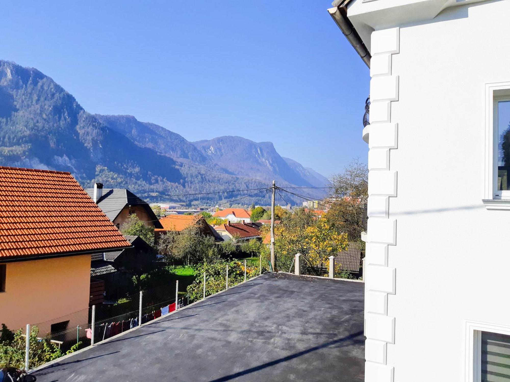 Villa Hillside Apartment Jesenice Buitenkant foto