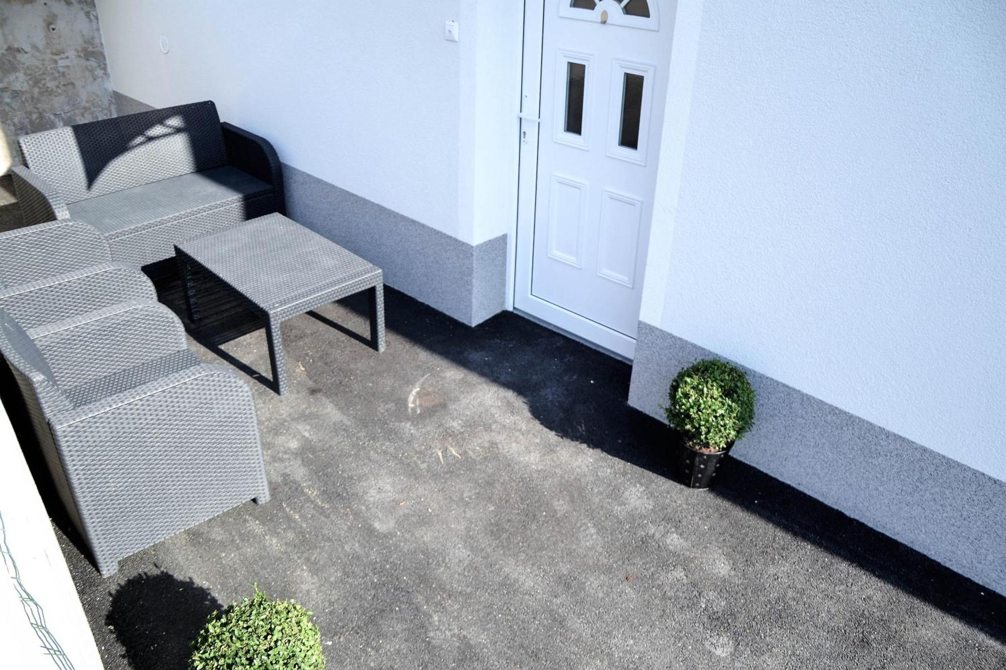 Villa Hillside Apartment Jesenice Buitenkant foto