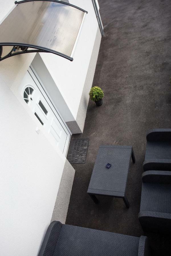 Villa Hillside Apartment Jesenice Buitenkant foto