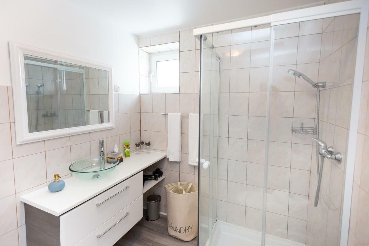 Villa Hillside Apartment Jesenice Buitenkant foto